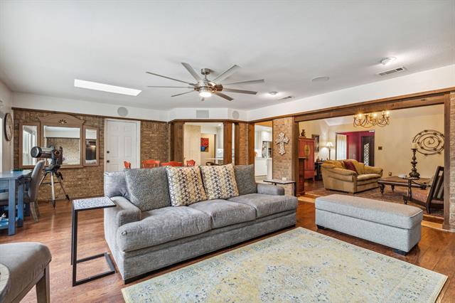 Building Photo - 2407 N Carroll Ave