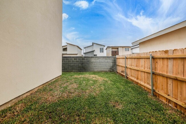 Building Photo - 406 Deer Path Lp