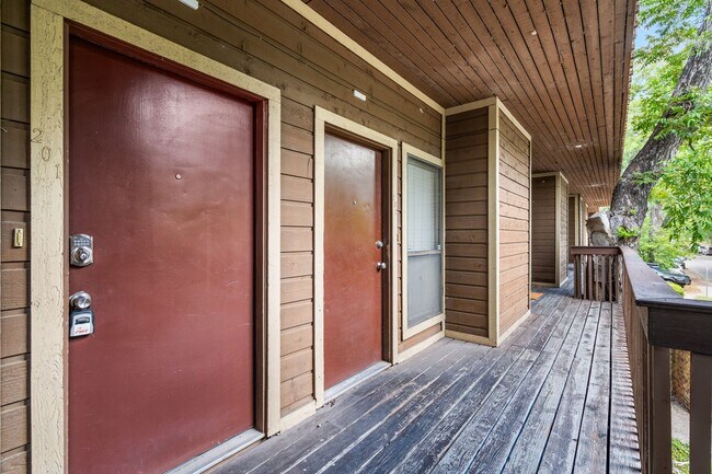 Building Photo - 612 Park Pl