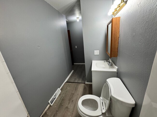 Building Photo - 77 Walbridge Ave