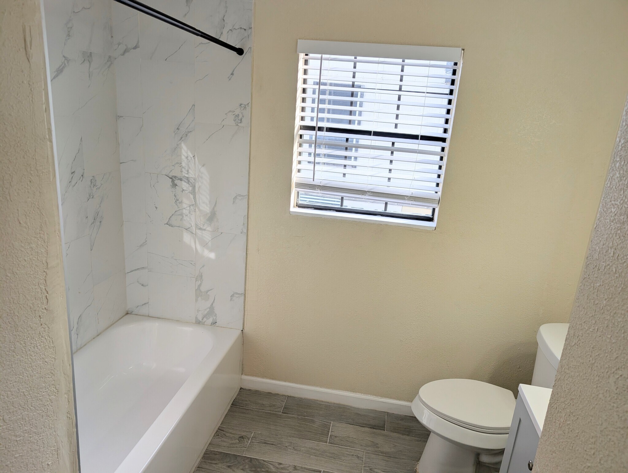 Building Photo - 1826 W Bond St