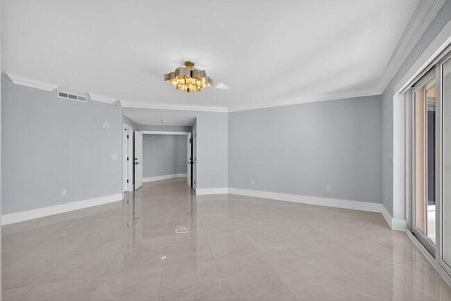 Building Photo - 5150 N Ocean Dr