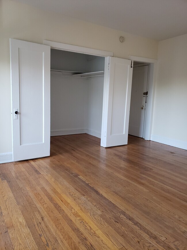 Building Photo - 2712 N Milwaukee Ave