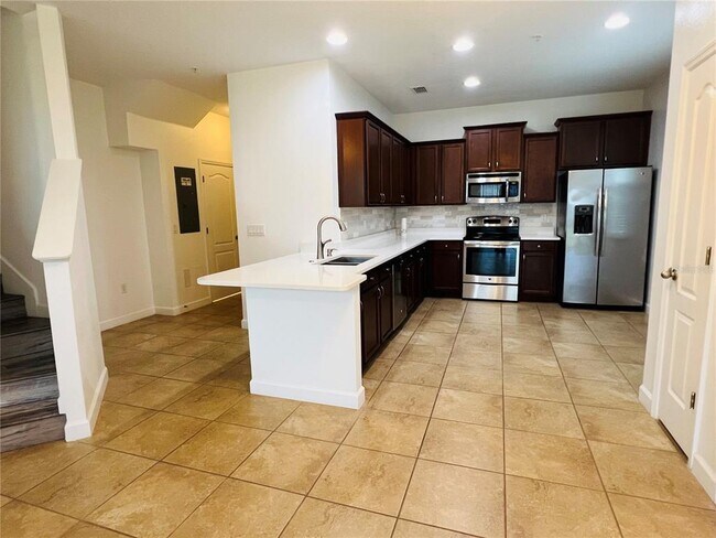 Building Photo - 6546 S Goldenrod Rd