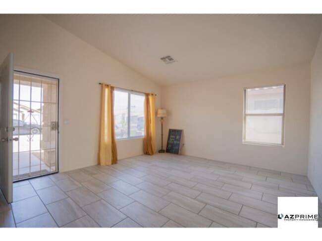 Building Photo - Charming 3/2 Peoria House!