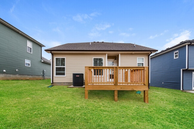 Building Photo - Stunning 3 Bedroom Home in Clarksville, TN!