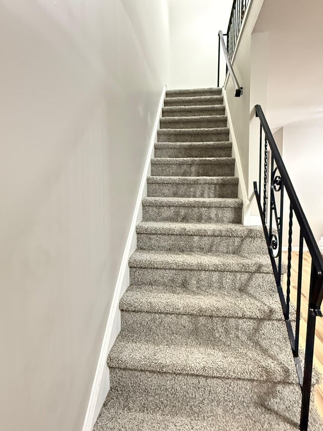 Building Photo - 1905 Walnut Ridge Dr