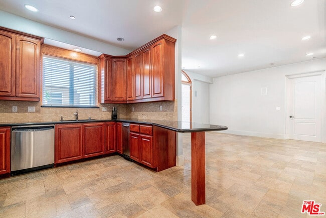 Building Photo - 16123 Sunset Blvd