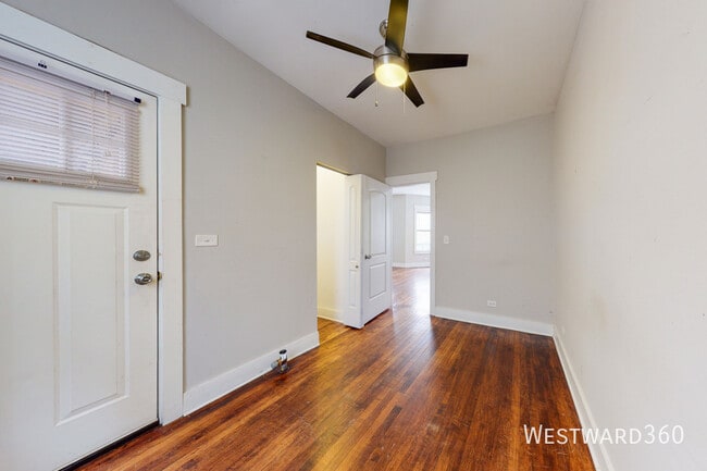 Building Photo - 1662.5 W Farwell Ave