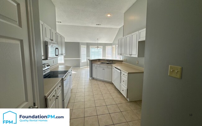 Building Photo - 400 Amundsen Cove