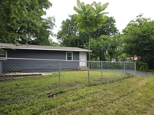 Building Photo - 202 Marston St