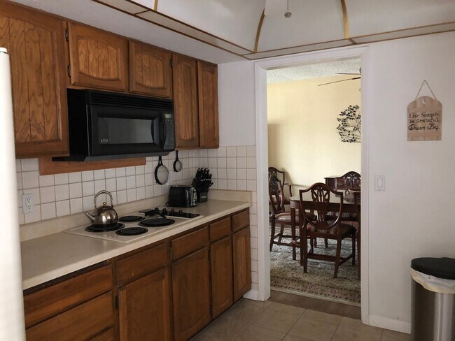 Building Photo - 952 Leisure World