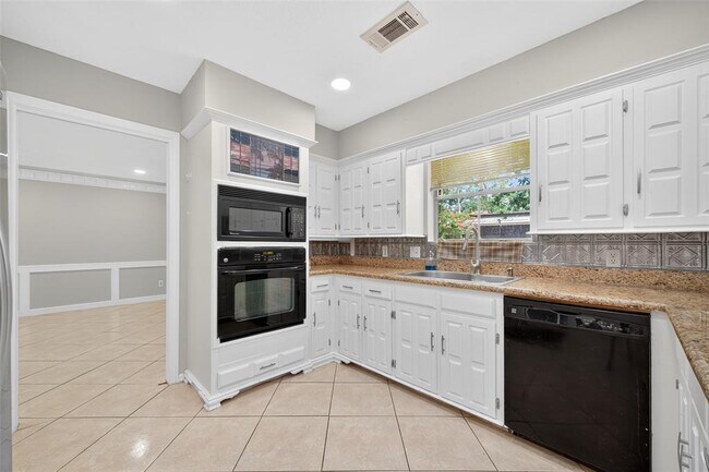 Building Photo - 663 Ravensworth Dr