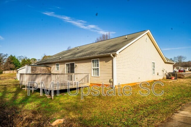 Building Photo - 335 Monti Dr