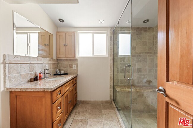 Building Photo - 3200 Oakley Dr