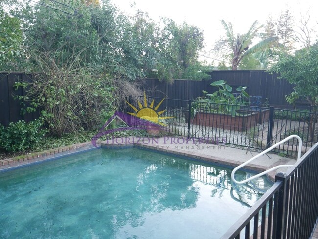 Building Photo - Spacious 4 Bed 4 Bath 2,954sqft Single Family Home in Carmichael