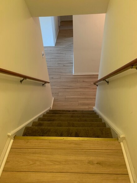 Building Photo - 6 Aspen Way