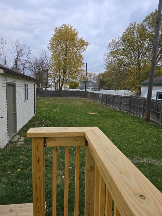 Building Photo - 11921 Belmont Ave