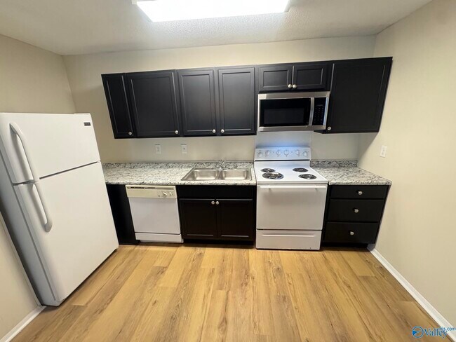 Building Photo - 6622 Willow Pointe Dr NW