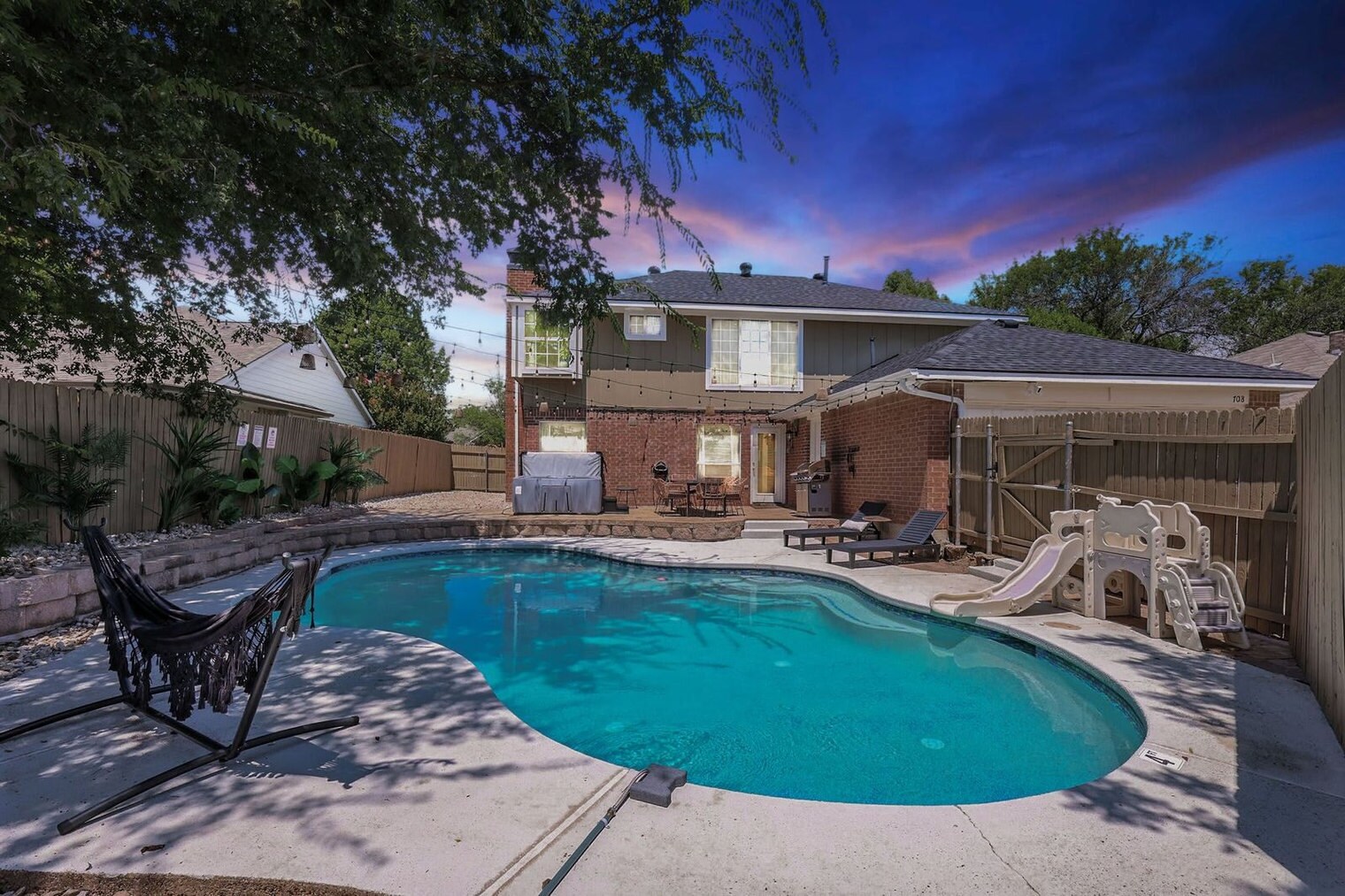 Building Photo - 708 Azalea Dr