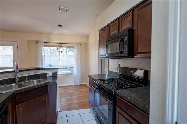Building Photo - 3200 Red Bay Dr