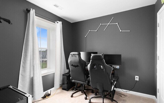 Building Photo - Dallastown Schools! Beautiful 3 Bedroom, 2.5 Bath Townhome.