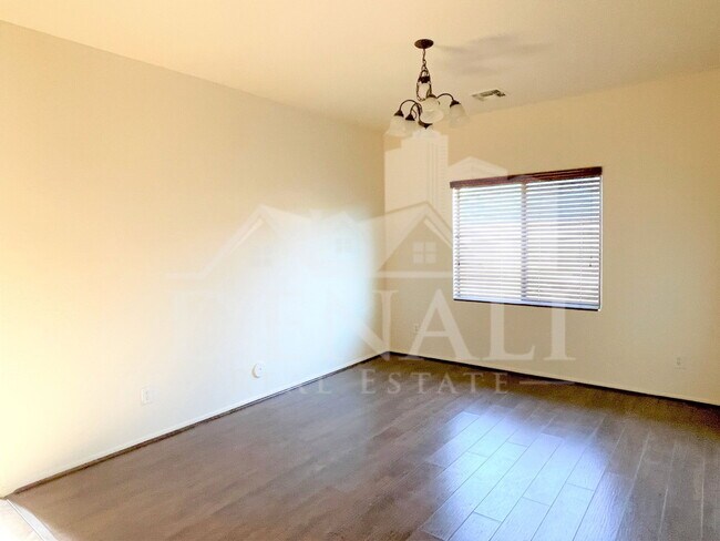 Building Photo - 144 S 108th Dr