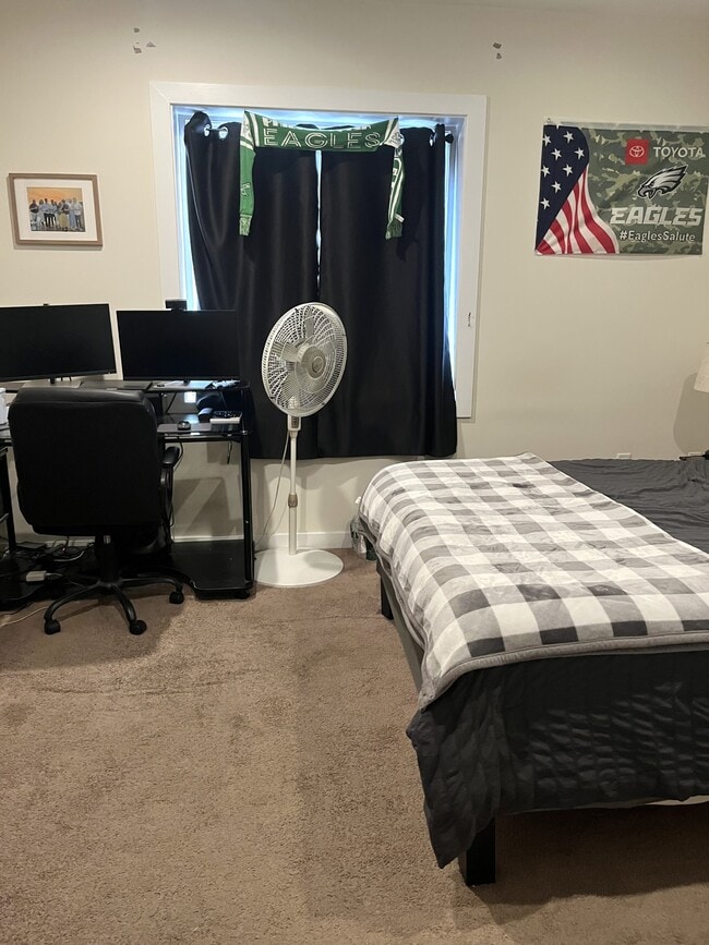 Building Photo - 1829 Vineyard St