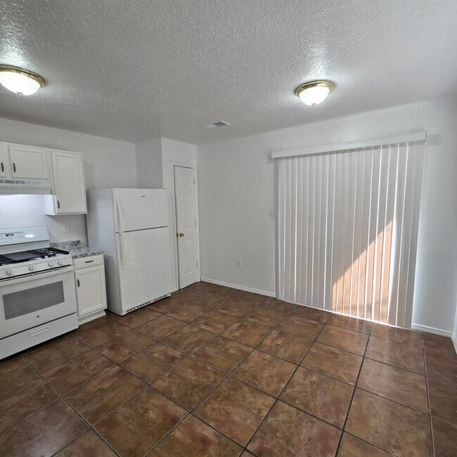 Building Photo - 8204 Tangerine Pl NW