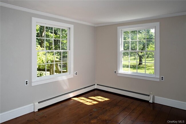 Building Photo - 332 Quaker Hill Rd