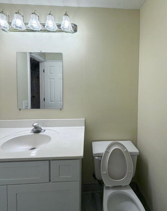 Building Photo - 1025 Eagle Pointe Dr NW