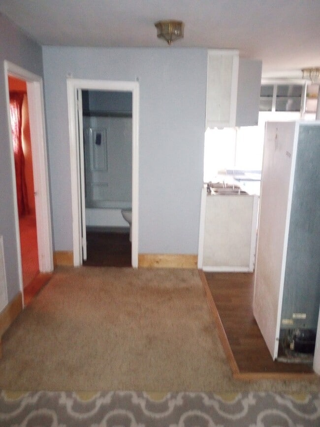 Building Photo - 3 Bedroom 1 Bathroom