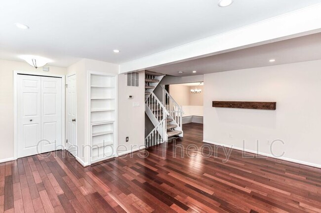 Building Photo - 1549 Twisted Oak Dr