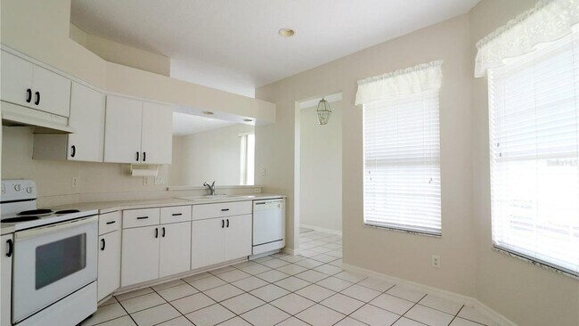 Building Photo - 5316 Sir Churchill Dr