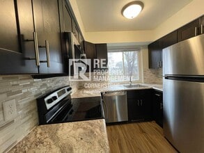Building Photo - Modern Comfort Meets Peaceful Living