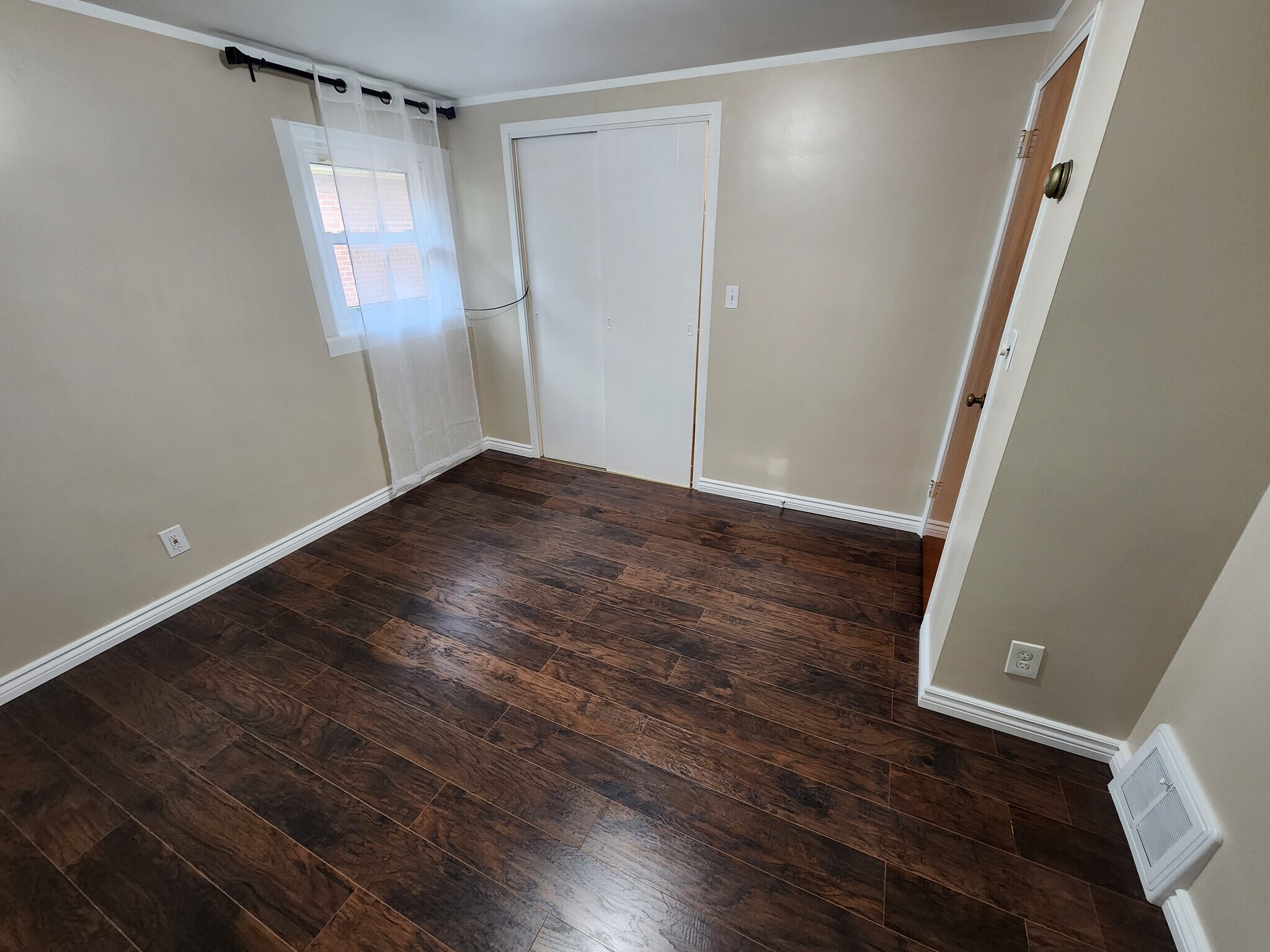 Building Photo - 49 Howard Ave