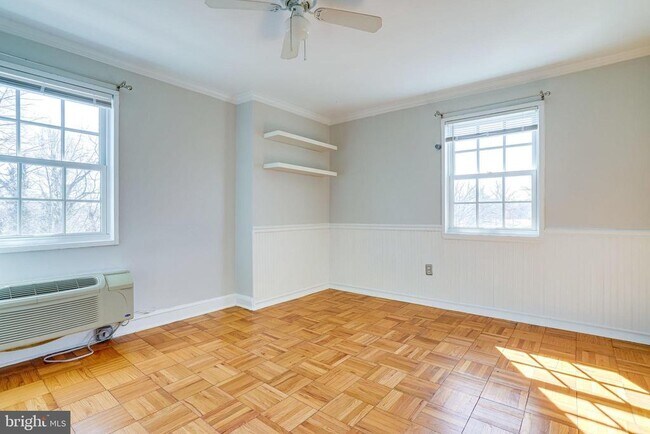 Building Photo - 1716 W Abingdon Dr