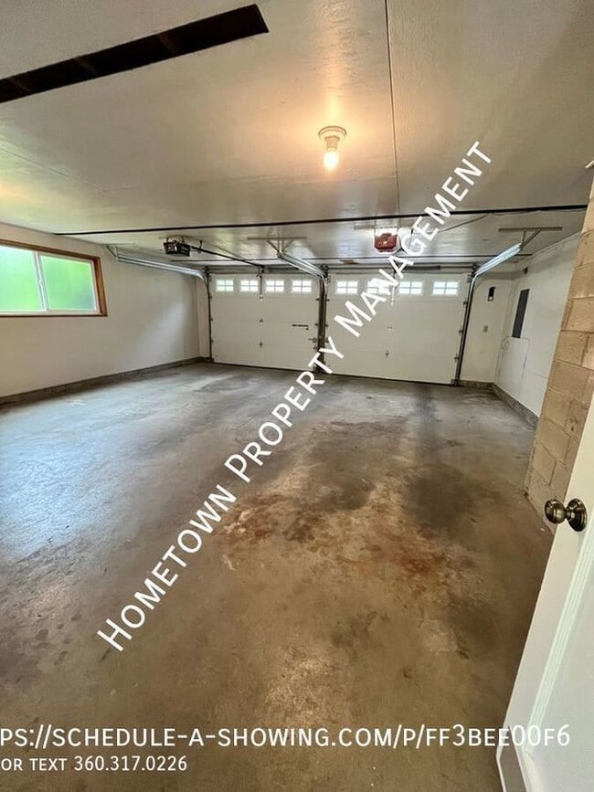 Building Photo - 3 Bedroom Rambler Available now!!