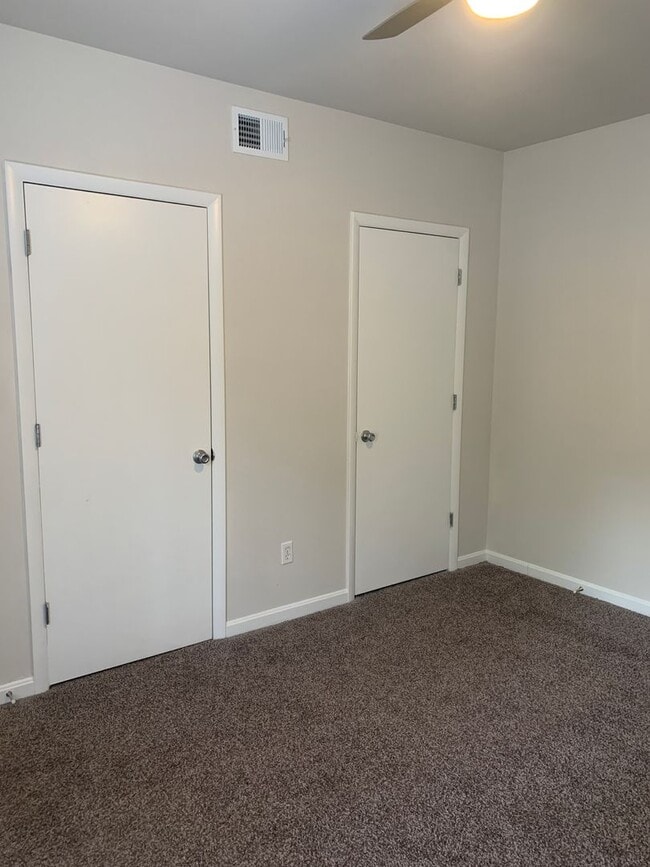 Building Photo - Updated Crescent Hills Condo 2 bed/2 bath - Renaissance Lofts