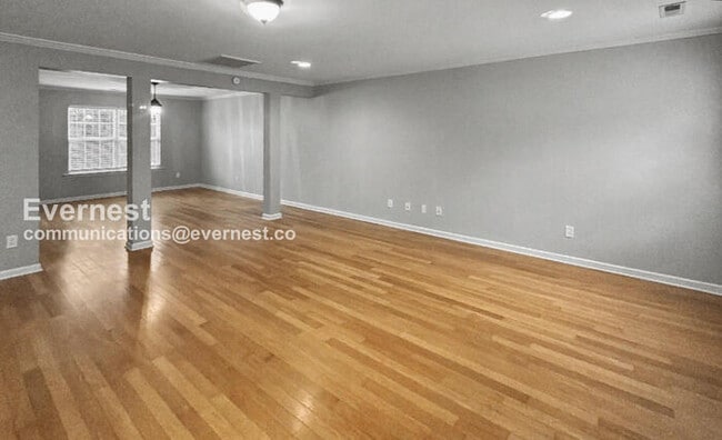 Building Photo - 4800 Inglewood Ct SE