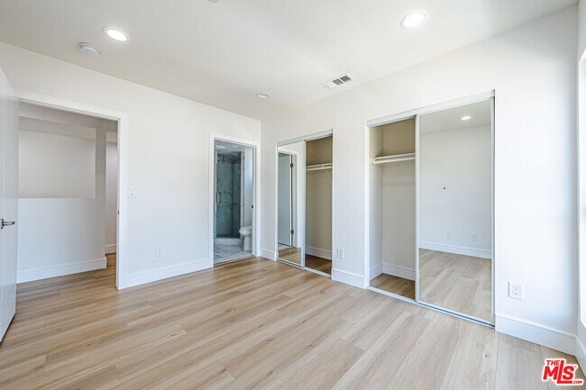 Building Photo - 2055 1/2 S Garth Ave