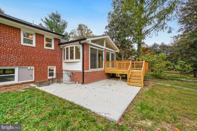 Building Photo - 1203 Brantford Ave