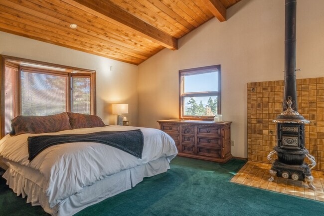 Building Photo - 283 Monterey Pine Rd