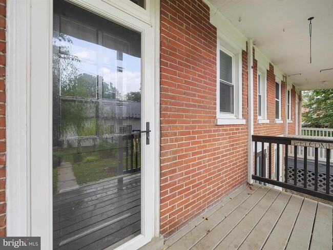 Building Photo - 1050 Edgar Ave