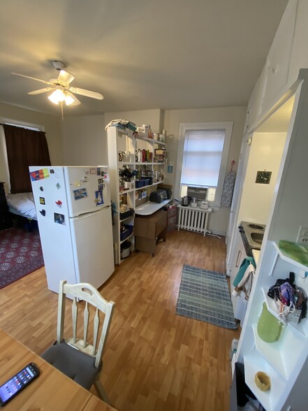 Primary Photo - 2012 Monument Ave