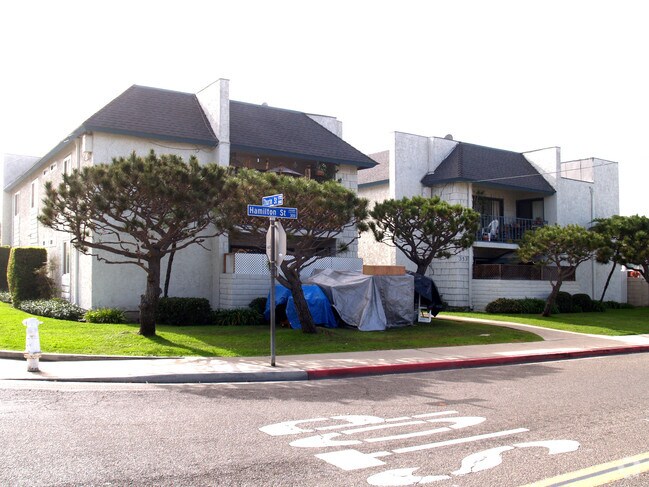 Building Photo - 353 Hamilton St