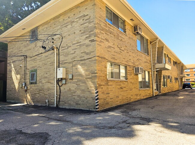 Building Photo - 1111 N Harlem Ave