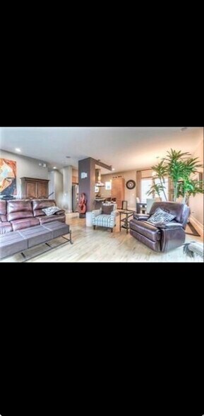 Building Photo - 4547 Washington St