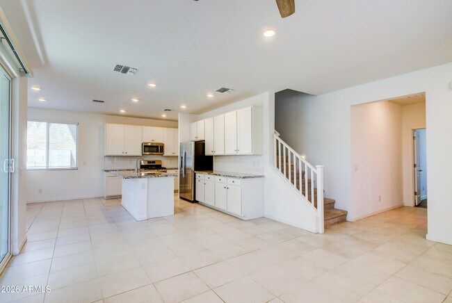 Building Photo - 9902 E Tamery Ave