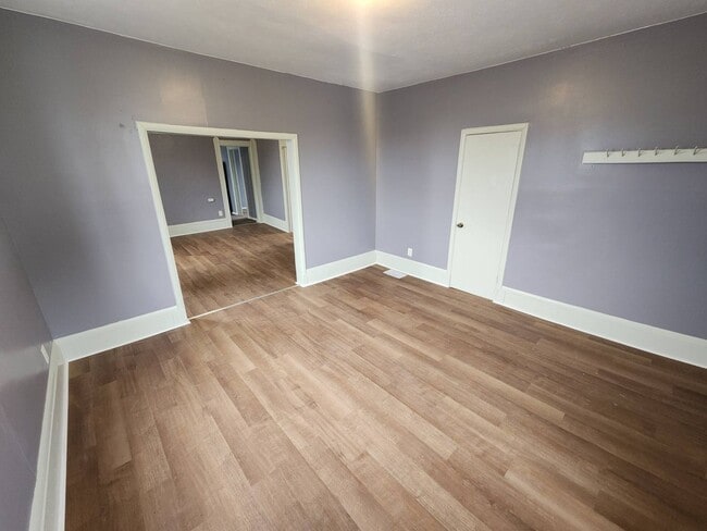 Building Photo - 521 W 14th St